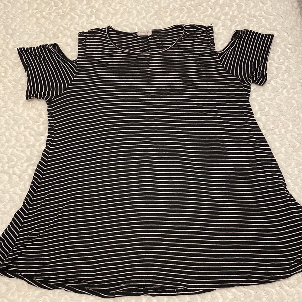 Open shoulder top
